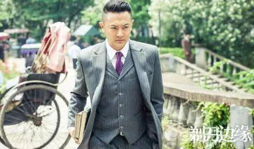 剃刀边缘演员开的车,豪车云集，彰显明星风范