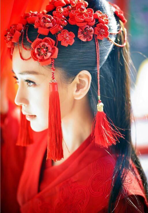 古装红衣女子图片